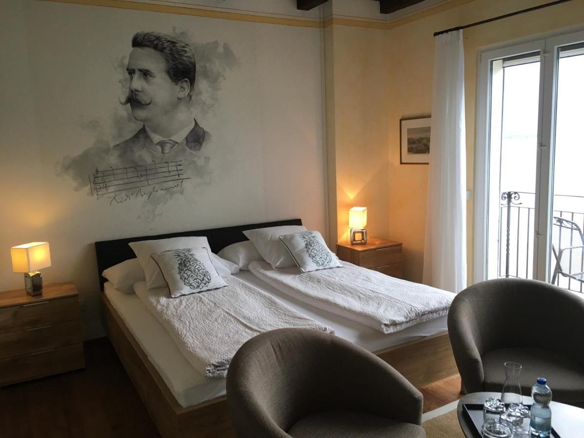 Art Hotel Ristorante Posta Al Lago 론코 소프라 아스코나 외부 사진