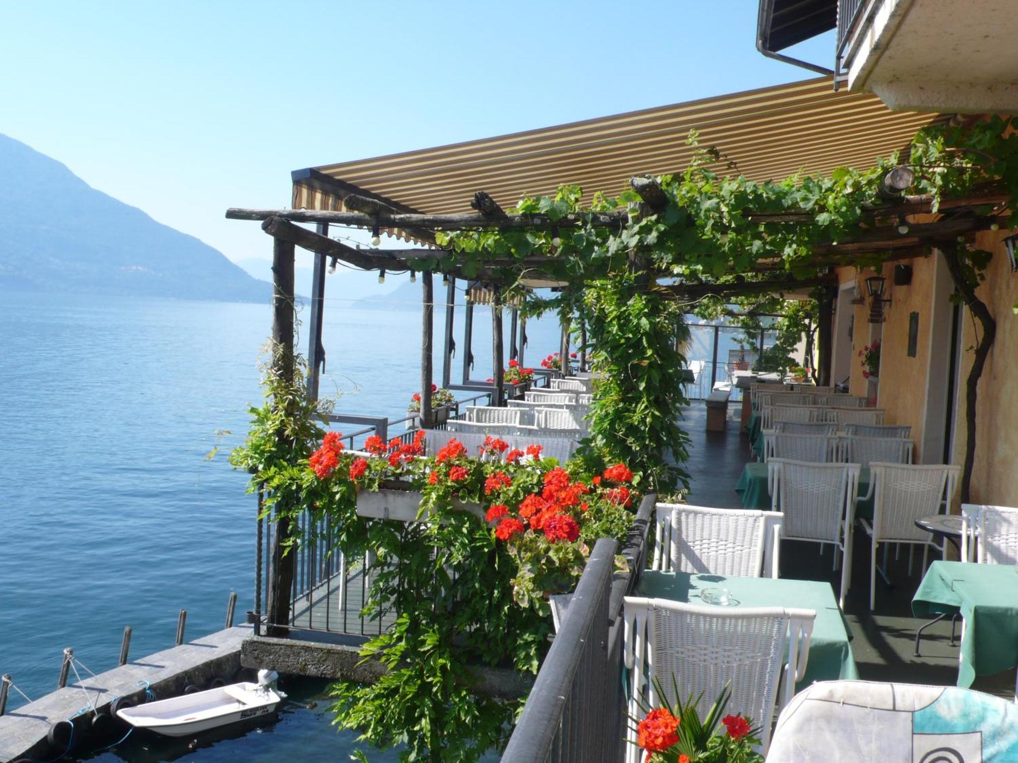Art Hotel Ristorante Posta Al Lago 론코 소프라 아스코나 외부 사진