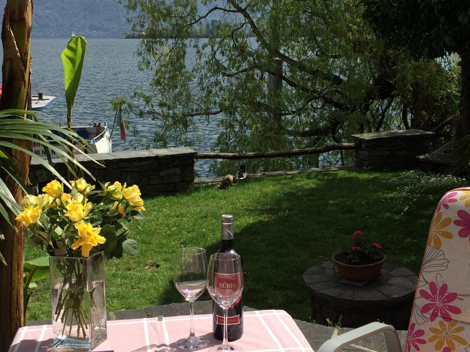Art Hotel Ristorante Posta Al Lago 론코 소프라 아스코나 객실 사진