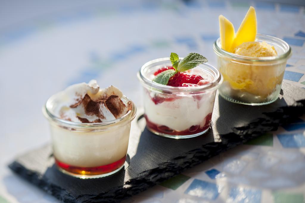 Art Hotel Ristorante Posta Al Lago 론코 소프라 아스코나 외부 사진